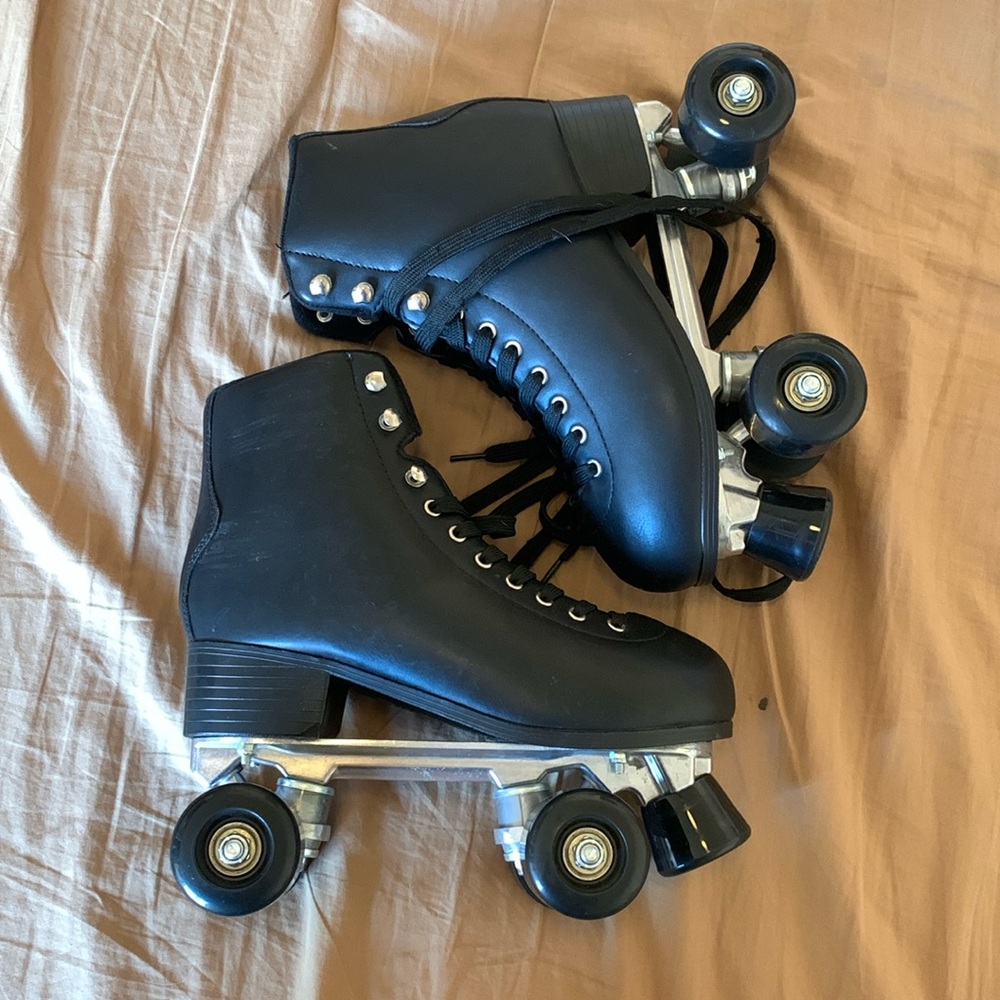 LAST CHANCE Black Cosmic Skates